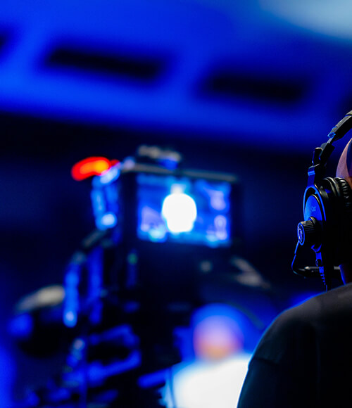 illustration page discours de nathalie côte avec un cameraman