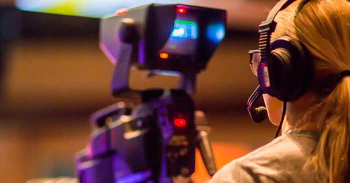 Caméra professionnelle et opératrice